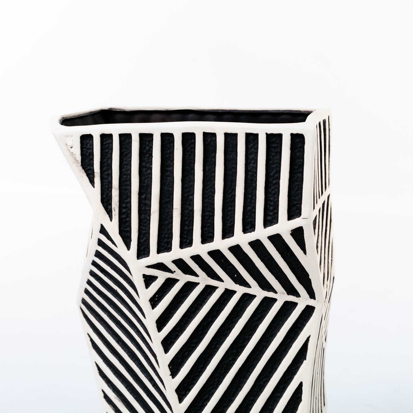 ZEBRA COLOUR STRIPE HOME DECORATION CERAMIC VASE